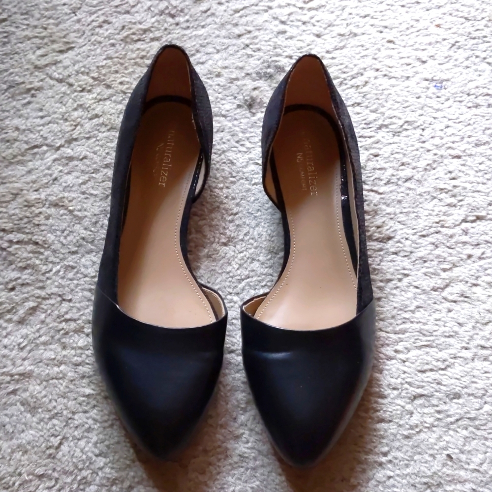 Naturalizer vegan leather/patent leather low heeled shoes sz 8.5